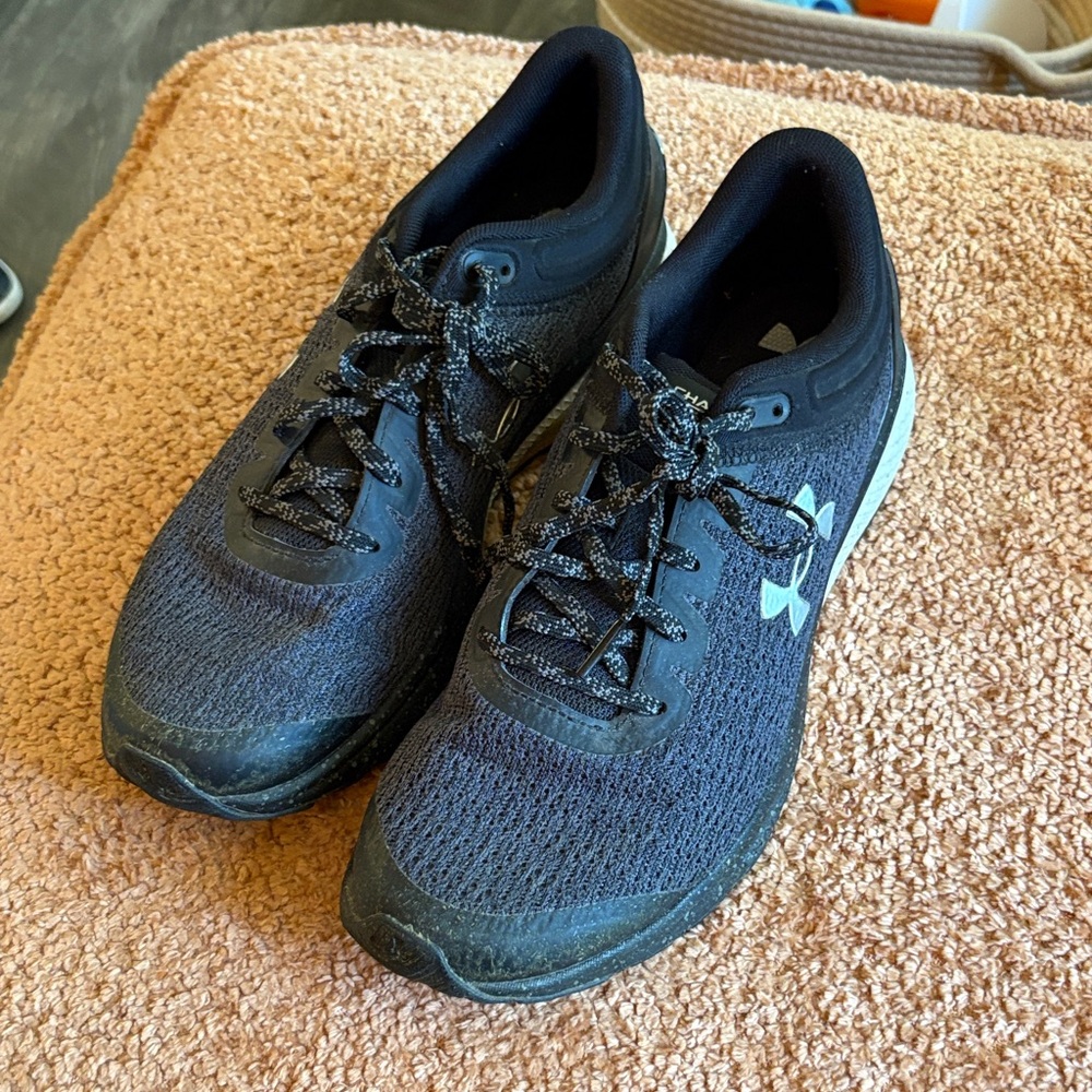 Under Armour Men's Black and Gray Athletic Shoes